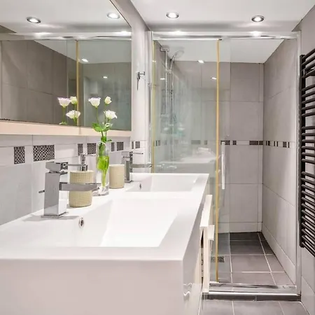 Quai Apartment
