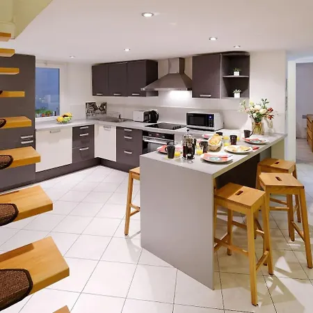 Quai Apartment Homestay